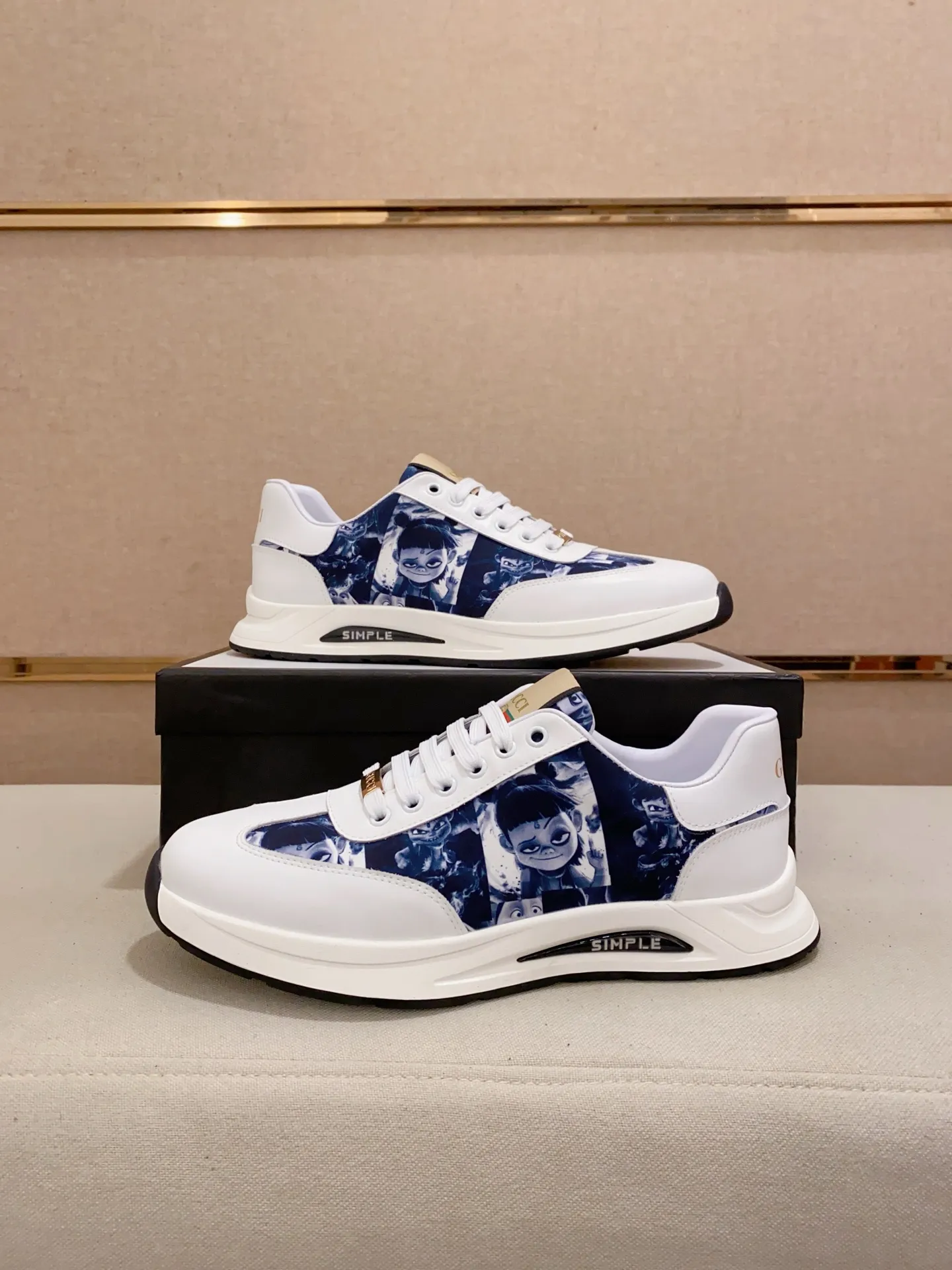 Men's shoes💰 420💰The new GUCCI (Gucci) counters are launched simultaneously. The new men's shoes, 😘fabrics are selected from imported cowhide, and the lining is sheepskin lining. 👍🏿 High-end ☄️ air-cushion molded anti-slip rubber outsole, exquisite lines, simple and elegant, comfortable and high-end for leisure travel. Code number: 38 to 44 (45 can be customized and cannot be returned or exchanged)